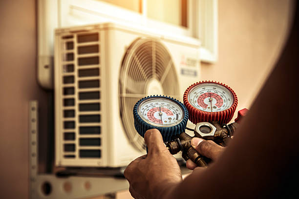 Professional Hvac technician working in South Amana, IA